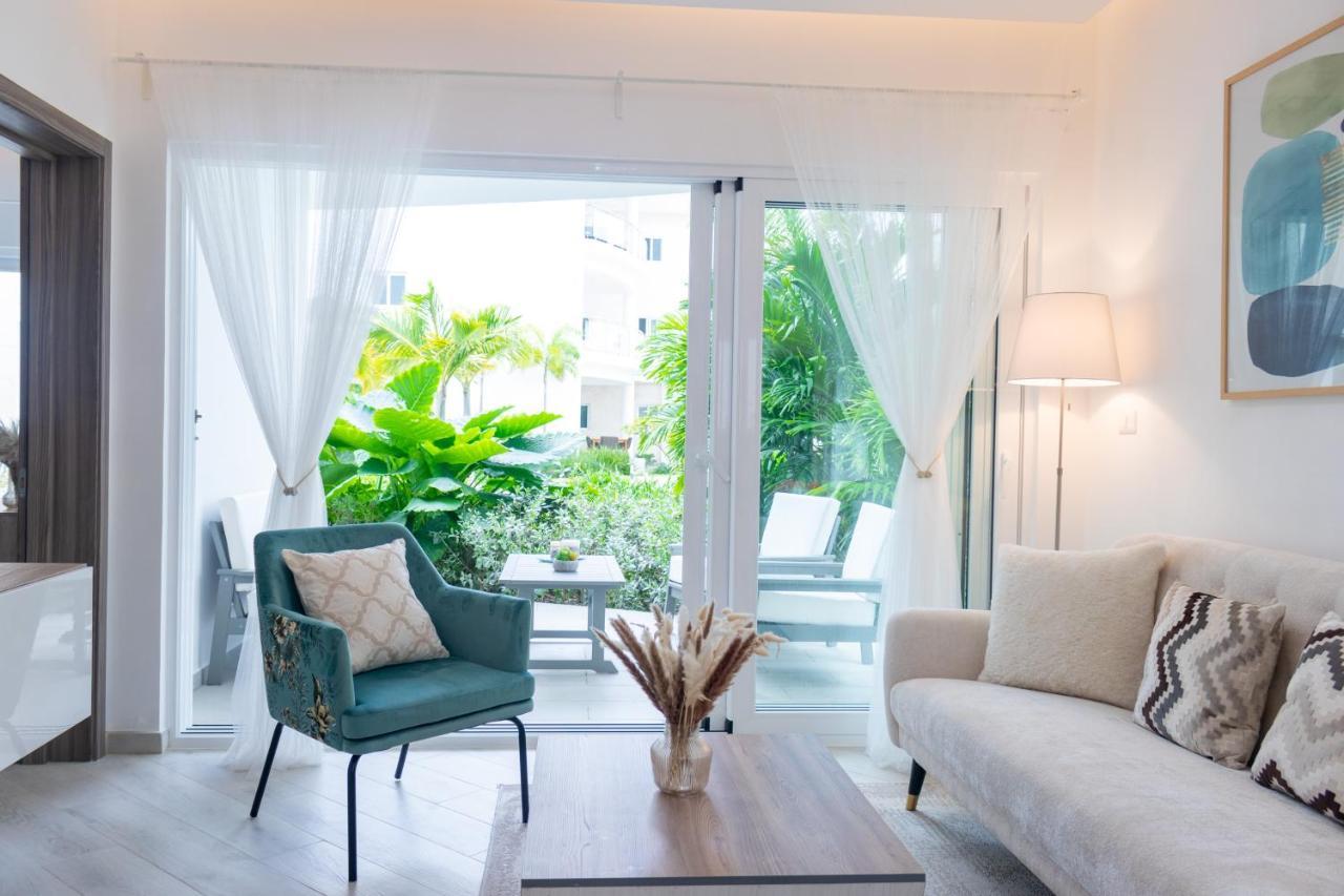 Family Getaway Apartment - Right On The Beach Punta Cana Exterior photo